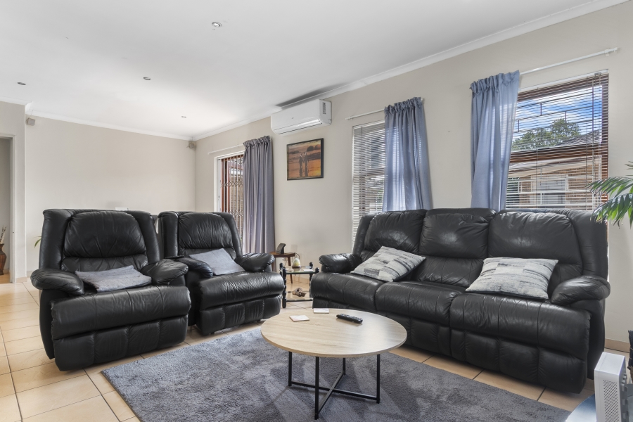 3 Bedroom Property for Sale in Wellway Park East Western Cape